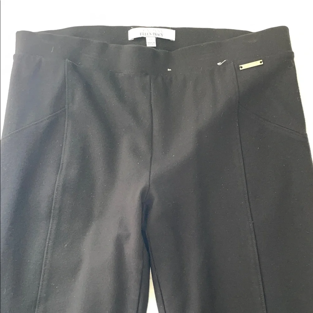 Ellen Tracy Black Ponte Front Seam Pants with Gold Accent. Size Medium. Ankle
